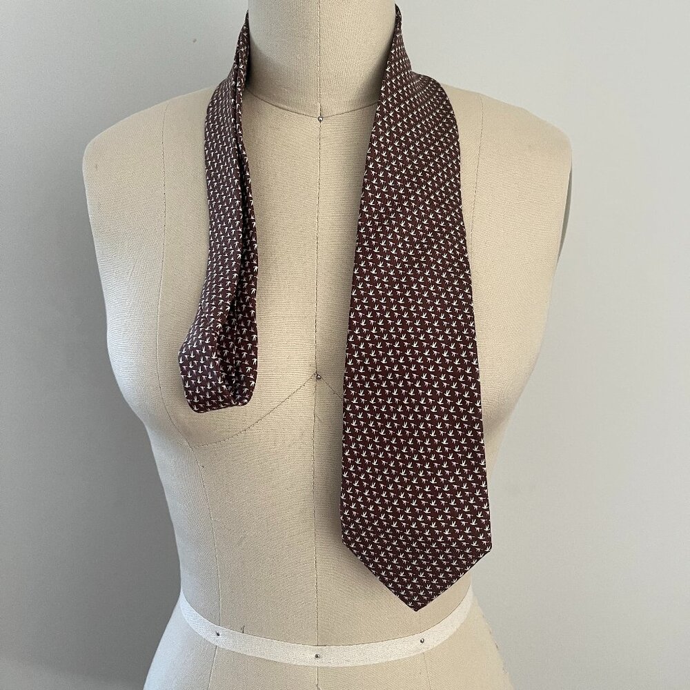 Salvatore Ferragamo Brown Pink White Bird Pattern 100% Silk Tie Quiet Luxury